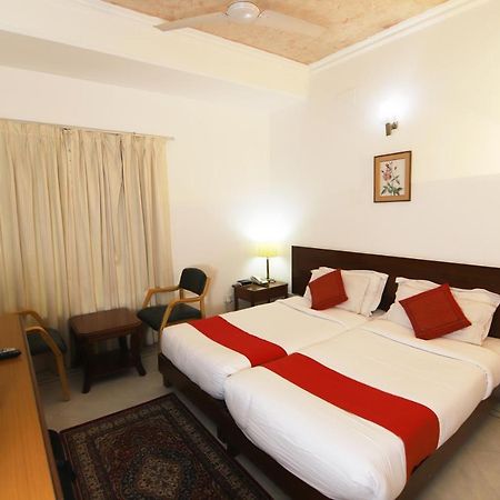 Hotel Palm Greens Neu-Delhi Exterior foto