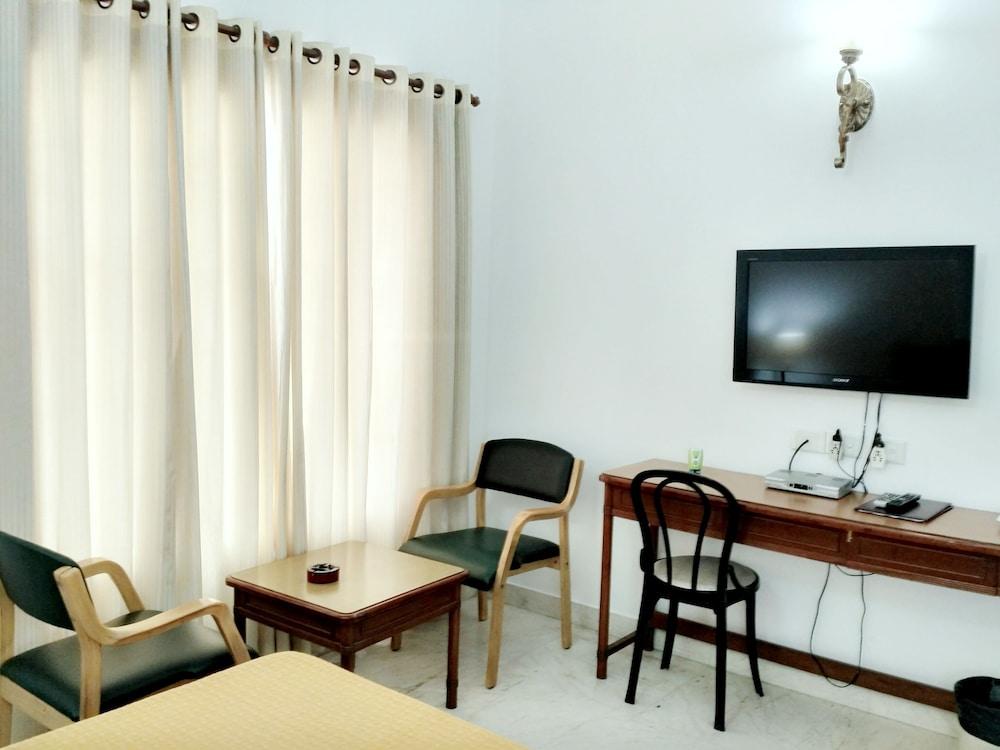 Hotel Palm Greens Neu-Delhi Exterior foto
