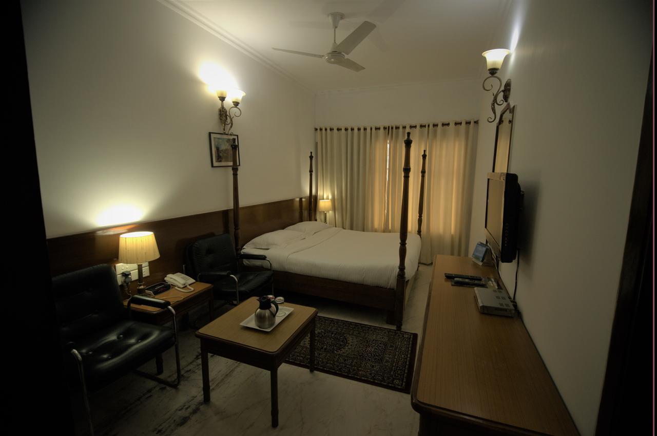 Hotel Palm Greens Neu-Delhi Exterior foto