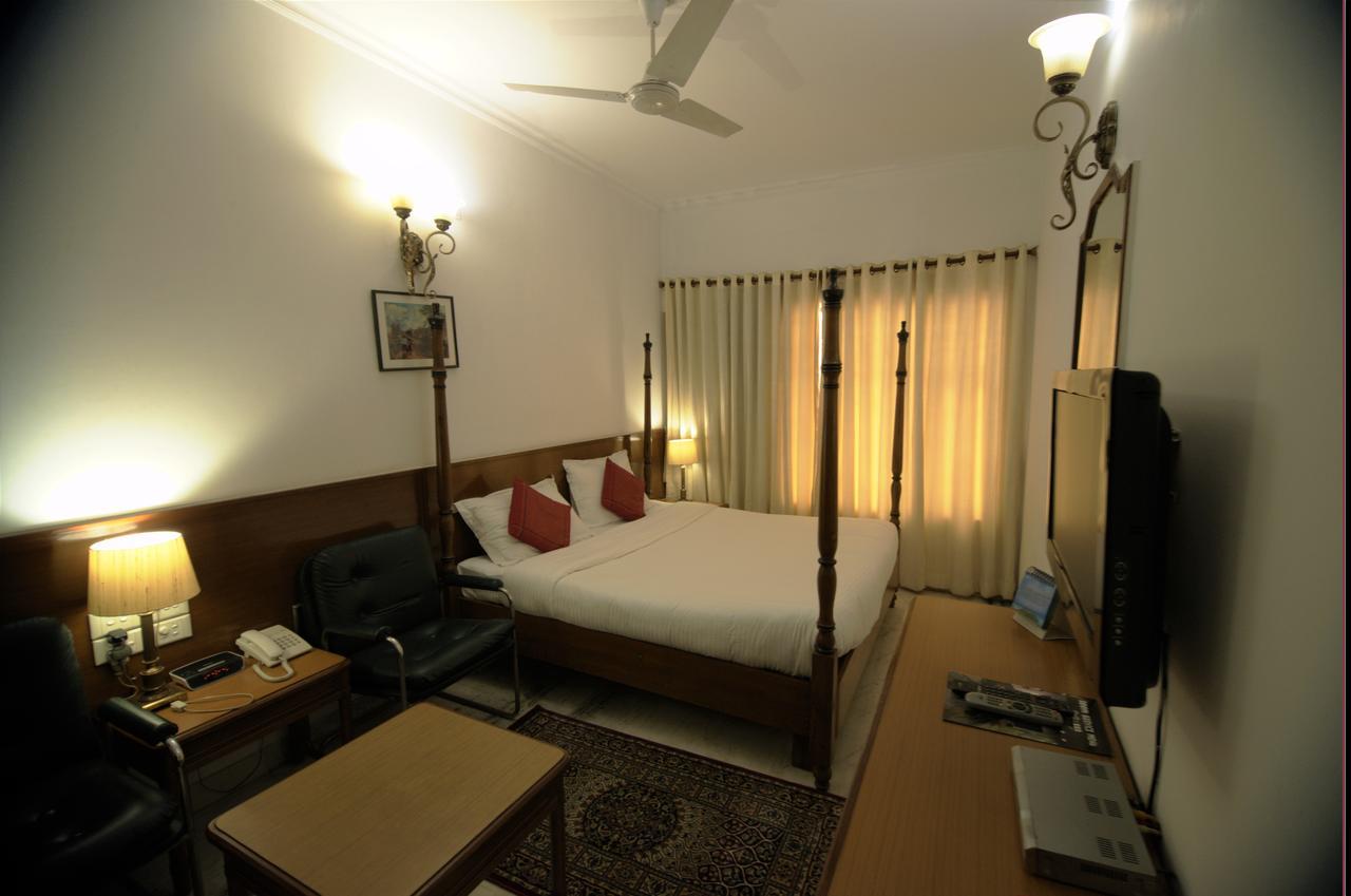 Hotel Palm Greens Neu-Delhi Exterior foto