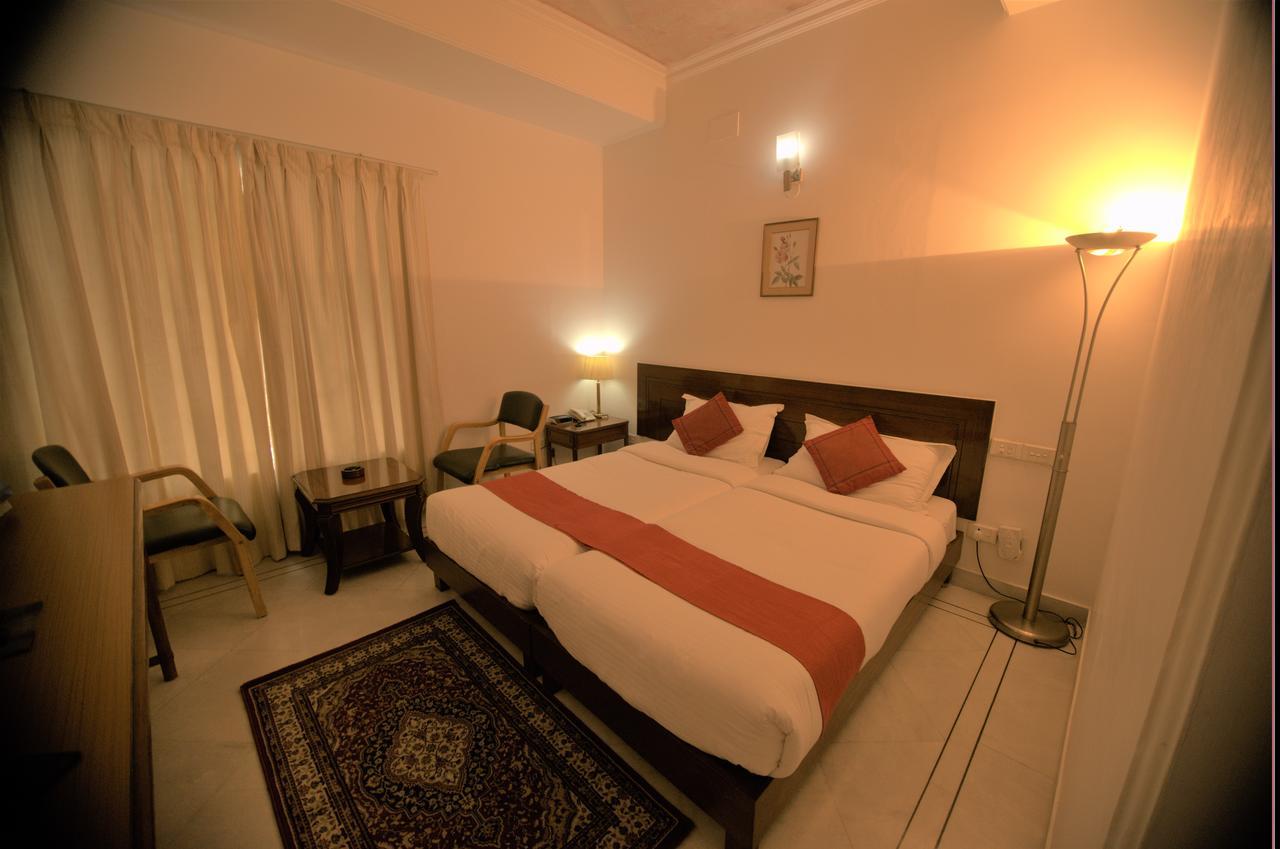 Hotel Palm Greens Neu-Delhi Exterior foto