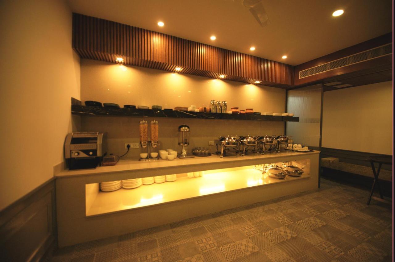 Hotel Palm Greens Neu-Delhi Exterior foto