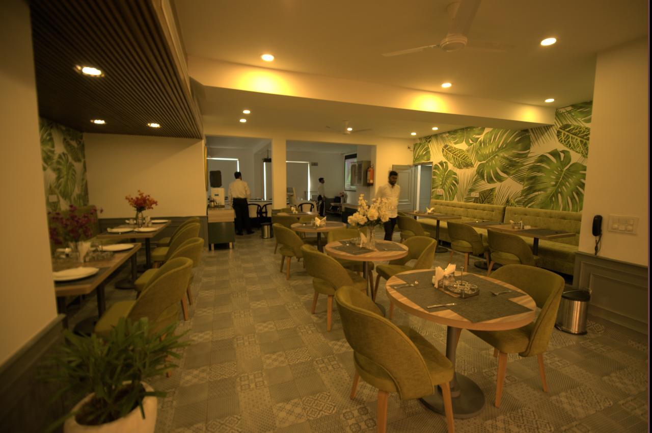 Hotel Palm Greens Neu-Delhi Exterior foto