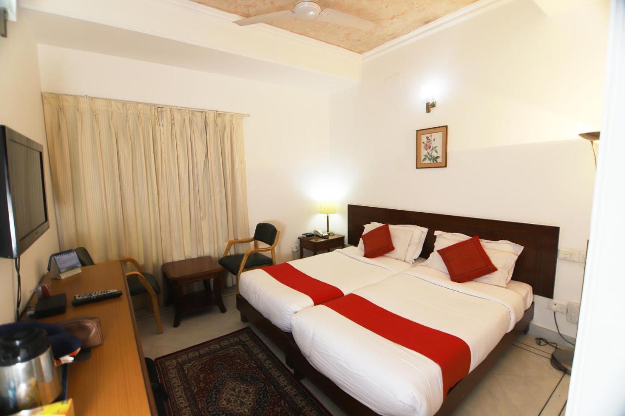 Hotel Palm Greens Neu-Delhi Exterior foto